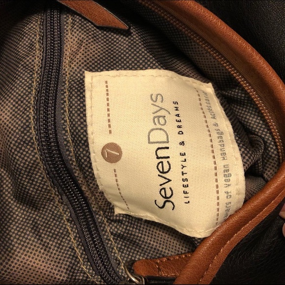 Seven Days Vegan Leather purse - Picture 3 of 4